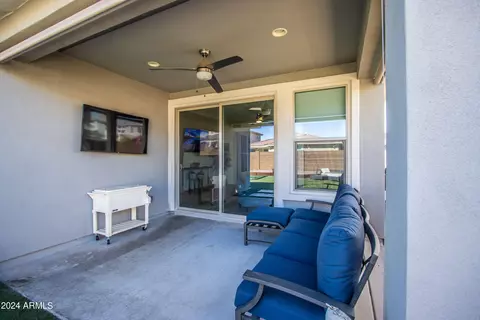 Exterior - 2932 E Tina Dr, Phoenix, AZ 85050 photo 5 of 10