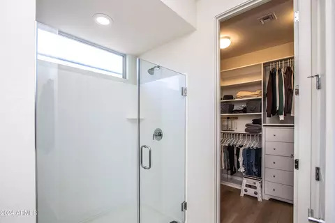 Bath - 2932 E Tina Dr, Phoenix, AZ 85050 photo 2 of 4