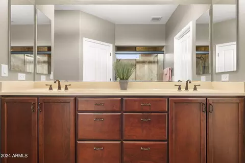 Bath - 1801 N 165th Dr, Goodyear, AZ 85395 photo 3 of 5