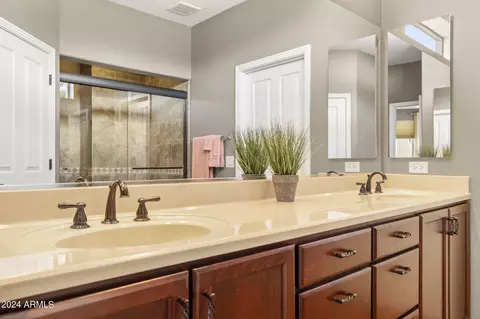 Bath - 1801 N 165th Dr, Goodyear, AZ 85395 photo 2 of 5