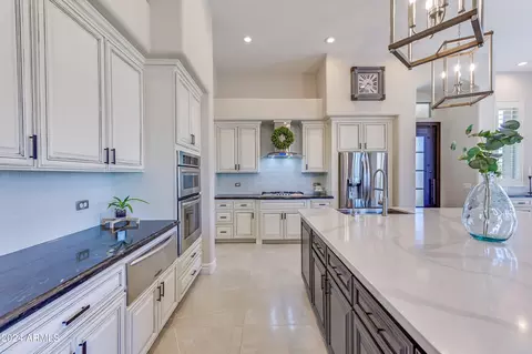 Kitchen - 3250 E Cedar Dr, Chandler, AZ 85249 photo 6 of 8