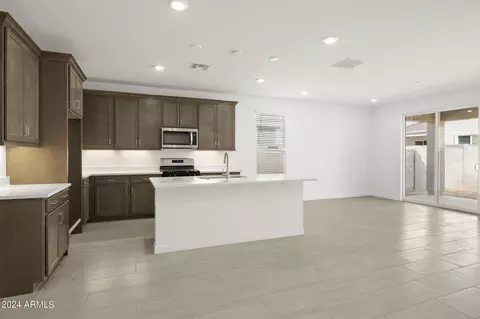 Kitchen - 1738 E Questa Dr, Phoenix, AZ 85024 photo 5 of 6