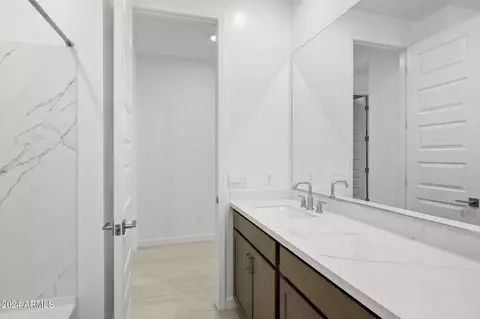 Bath - 1738 E Questa Dr, Phoenix, AZ 85024 photo 2 of 7