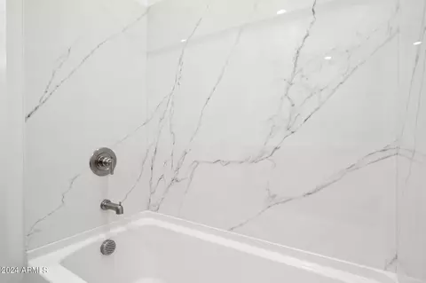Bath - 1738 E Questa Dr, Phoenix, AZ 85024 photo 4 of 7