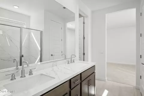 Bath - 1738 E Questa Dr, Phoenix, AZ 85024 photo 7 of 7
