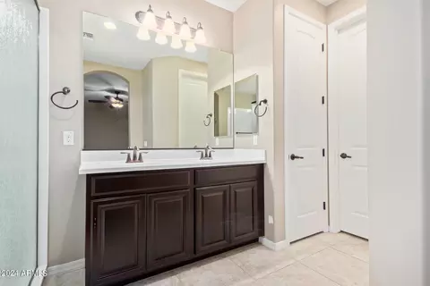Bath - 2116 S Nancy Ln, Gilbert, AZ 85295 photo 2 of 4