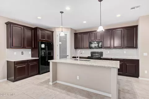 Kitchen - 2116 S Nancy Ln, Gilbert, AZ 85295 photo 2 of 3