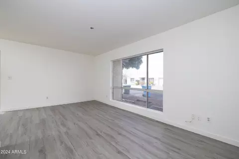 715 E Michelle Dr, Phoenix, AZ 85022 photo 5