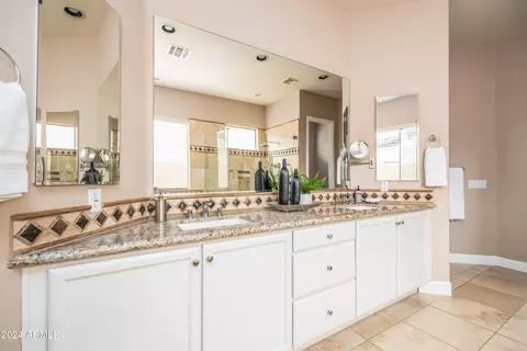 Bath - 4604 E Reins Rd, Gilbert, AZ 85297 photo 5 of 9