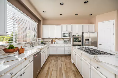 Kitchen - 4604 E Reins Rd, Gilbert, AZ 85297 photo 4 of 5