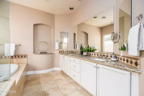 Bath - 4604 E Reins Rd, Gilbert, AZ 85297 photo 3 of 9
