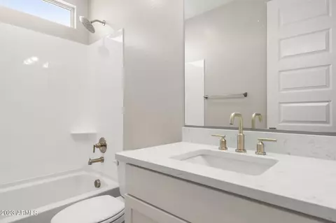 Bath - 5970 E Lone Cactus Dr, Phoenix, AZ 85050 photo 8 of 10