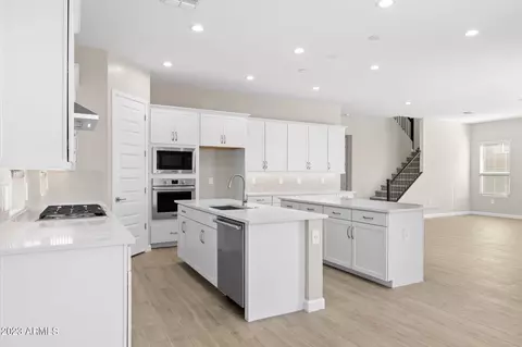 Kitchen - 5970 E Lone Cactus Dr, Phoenix, AZ 85050 photo 4 of 4