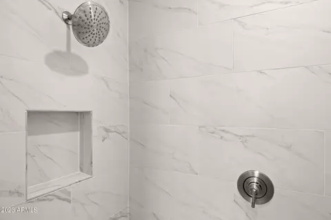 Bath - 5970 E Lone Cactus Dr, Phoenix, AZ 85050 photo 7 of 10