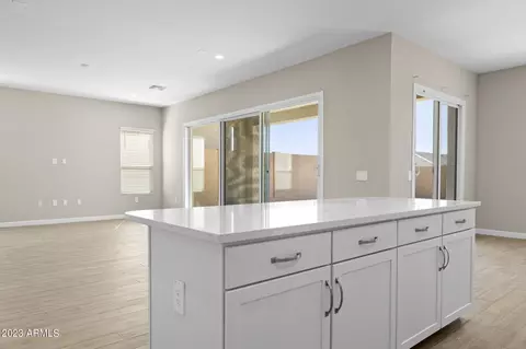 Bath - 5970 E Lone Cactus Dr, Phoenix, AZ 85050 photo 2 of 10