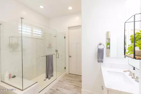 Bath - 729 E Nighthawk Way, Phoenix, AZ 85048 photo 2 of 4