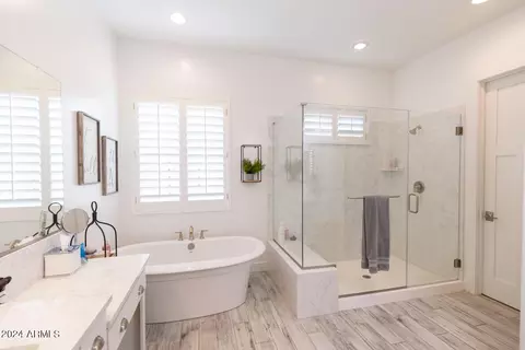 Bath - 729 E Nighthawk Way, Phoenix, AZ 85048 photo 1 of 4