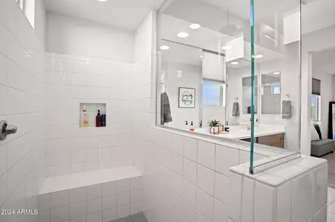 Bath - 22010 N 28th Pl, Phoenix, AZ 85050 photo 2 of 5