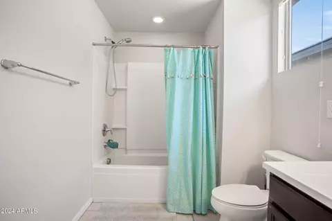 Bath - 22010 N 28th Pl, Phoenix, AZ 85050 photo 4 of 5