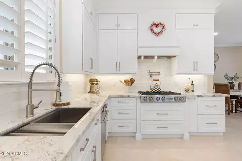 Kitchen - 4685 E Ruffian Rd, Gilbert, AZ 85297 photo 5 of 8