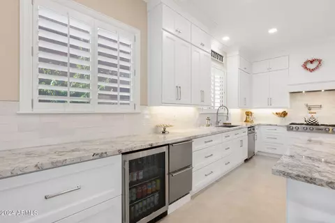 Kitchen - 4685 E Ruffian Rd, Gilbert, AZ 85297 photo 3 of 8