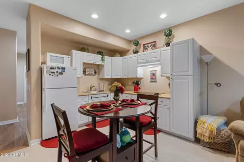 Kitchen - 4685 E Ruffian Rd, Gilbert, AZ 85297 photo 8 of 8