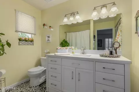 Bath - 1042 E Pueblo Rd, Phoenix, AZ 85020 photo 1 of 2