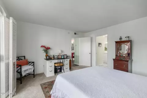 Bedroom - 1042 E Pueblo Rd, Phoenix, AZ 85020 photo 4 of 8