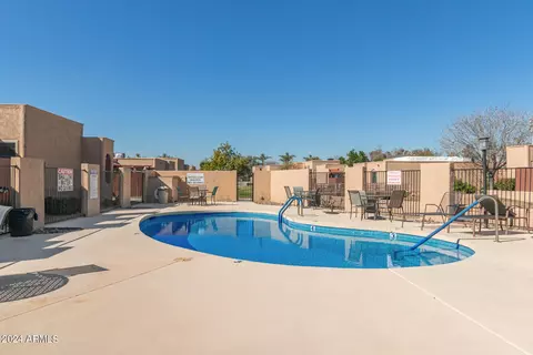 Exterior - 1042 E Pueblo Rd, Phoenix, AZ 85020 photo 5 of 6