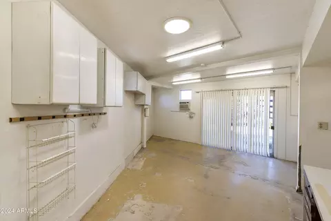 Exterior - 32 W Linger Ln, Phoenix, AZ 85021 photo 5 of 23