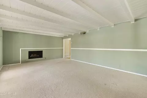 Living - 32 W Linger Ln, Phoenix, AZ 85021 photo 5 of 7