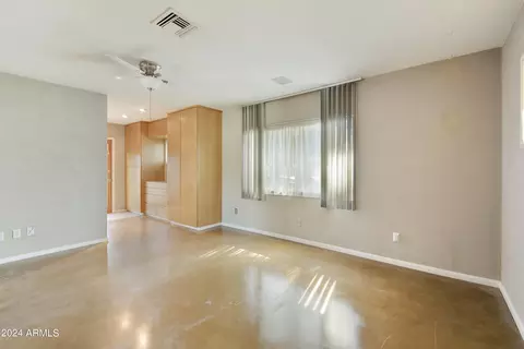 Living - 32 W Linger Ln, Phoenix, AZ 85021 photo 1 of 7