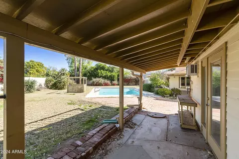 Exterior - 32 W Linger Ln, Phoenix, AZ 85021 photo 12 of 23