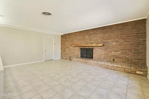 Living - 32 W Linger Ln, Phoenix, AZ 85021 photo 7 of 7