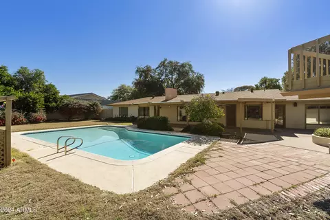 Exterior - 32 W Linger Ln, Phoenix, AZ 85021 photo 13 of 23