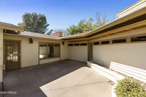 Exterior - 32 W Linger Ln, Phoenix, AZ 85021 photo 10 of 23