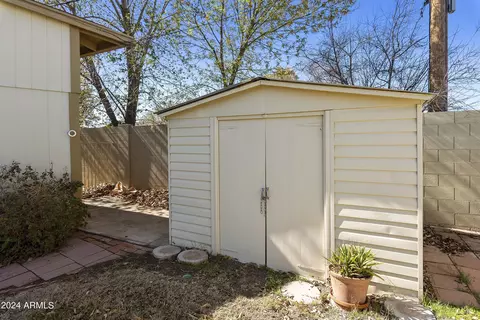 Exterior - 32 W Linger Ln, Phoenix, AZ 85021 photo 18 of 23