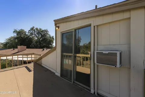 Exterior - 32 W Linger Ln, Phoenix, AZ 85021 photo 7 of 23