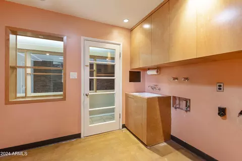 Kitchen - 32 W Linger Ln, Phoenix, AZ 85021 photo 6 of 7