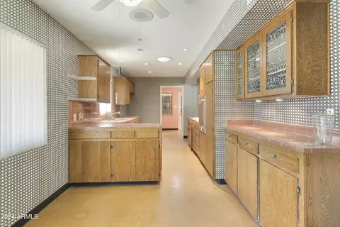 Kitchen - 32 W Linger Ln, Phoenix, AZ 85021 photo 7 of 7