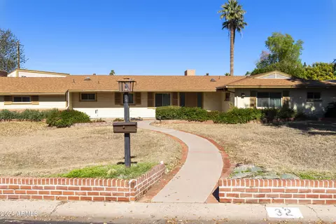 Exterior - 32 W Linger Ln, Phoenix, AZ 85021 photo 2 of 23