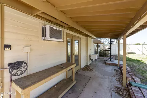 Exterior - 32 W Linger Ln, Phoenix, AZ 85021 photo 11 of 23
