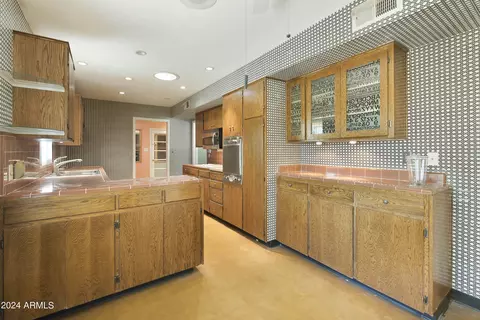 Kitchen - 32 W Linger Ln, Phoenix, AZ 85021 photo 1 of 7