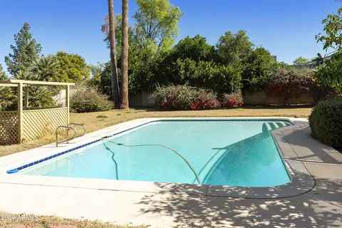 Exterior - 32 W Linger Ln, Phoenix, AZ 85021 photo 17 of 23