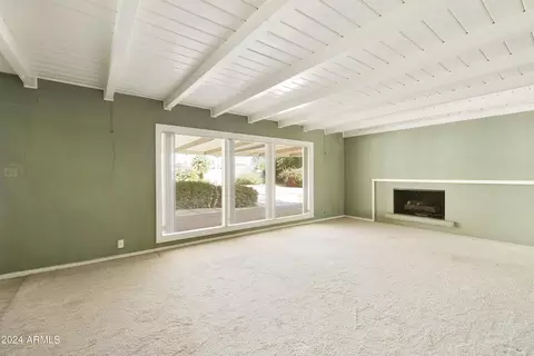 Living - 32 W Linger Ln, Phoenix, AZ 85021 photo 6 of 7