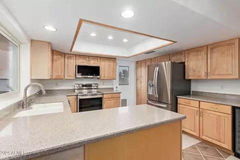 Kitchen - 2116 E Laguna Dr, Tempe, AZ 85282 photo 4 of 6