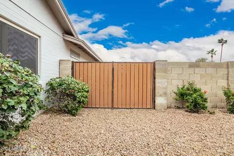Exterior - 2116 E Laguna Dr, Tempe, AZ 85282 photo 7 of 14
