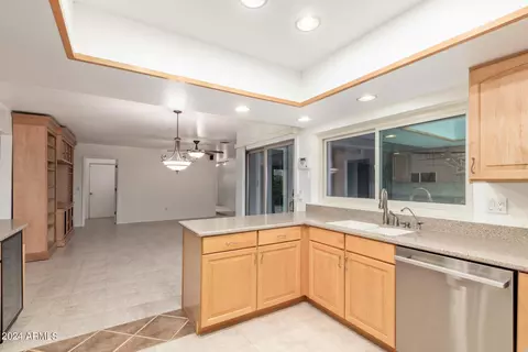 Kitchen - 2116 E Laguna Dr, Tempe, AZ 85282 photo 5 of 6
