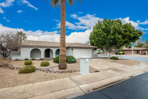 Exterior - 2116 E Laguna Dr, Tempe, AZ 85282 photo 3 of 14