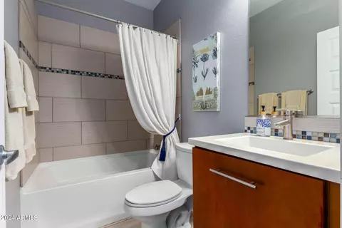 Bath - 3558 E Ravenswood Dr, Gilbert, AZ 85298 photo 4 of 4